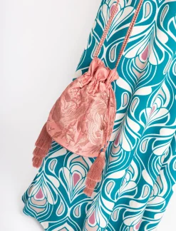 Bolso pochette seda bordada maquillaje