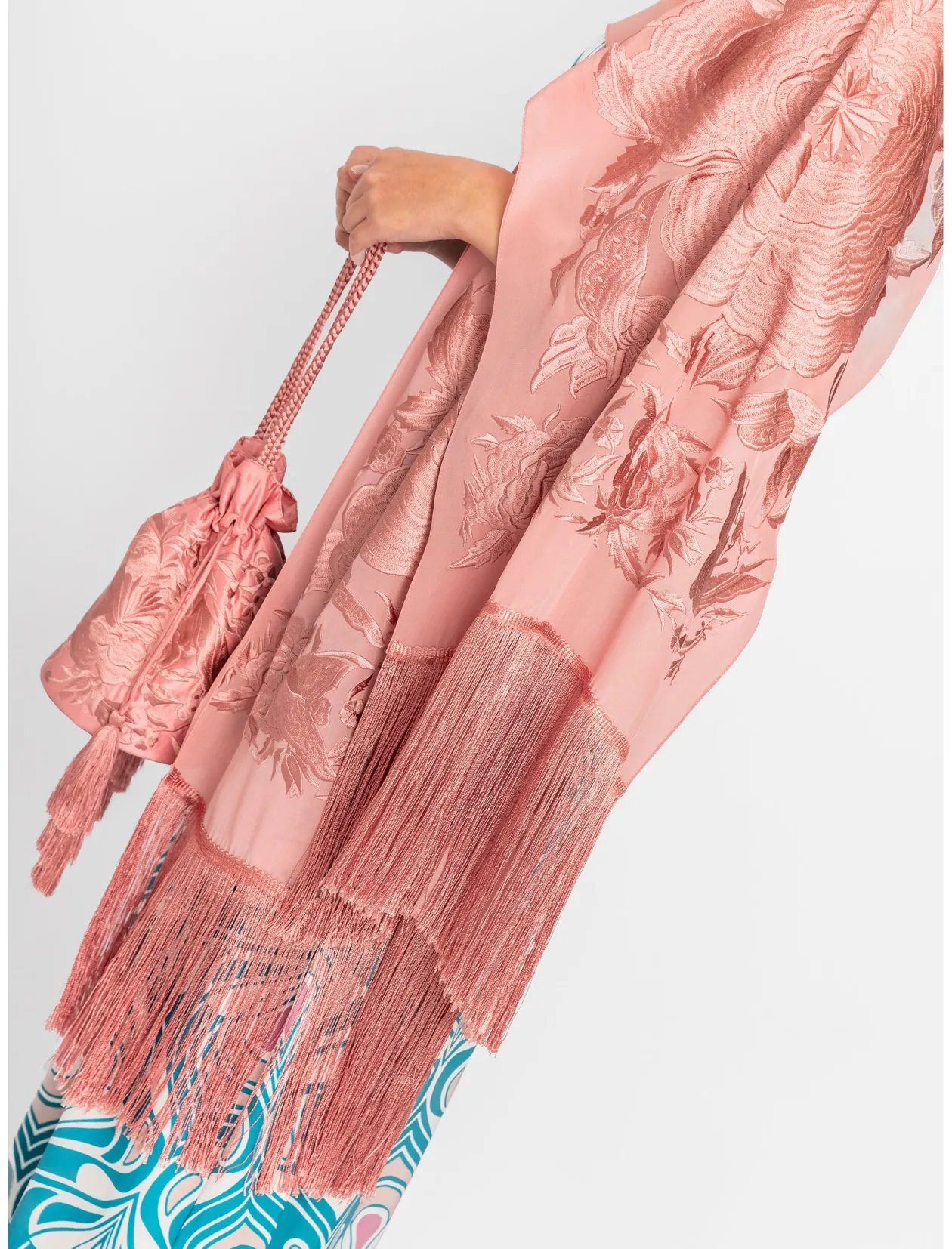 Bolso pochette seda bordada maquillaje