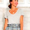 CAMISETA IDEAL ESCOTE EN PICO GRIS