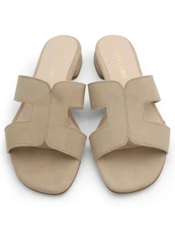 Sandalia plana beige de piel Pretty