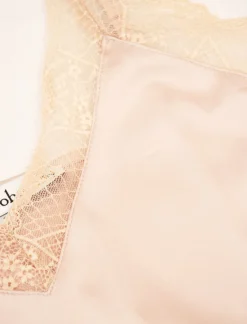 Top lencero suave y chic nude